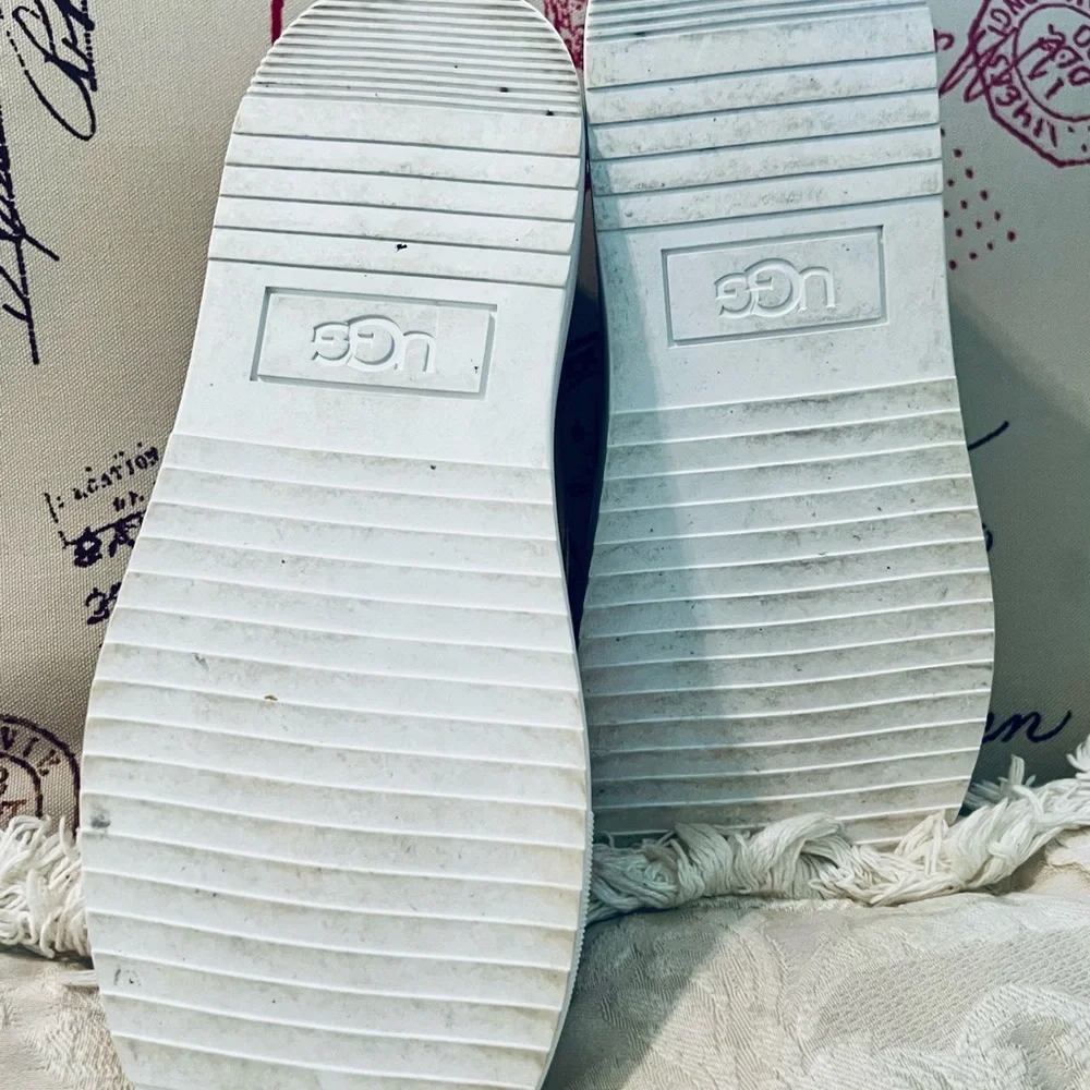 Ladies UGG Alameda Slip on 
Minimal wear
Tan Suede - Picture 8 of 8